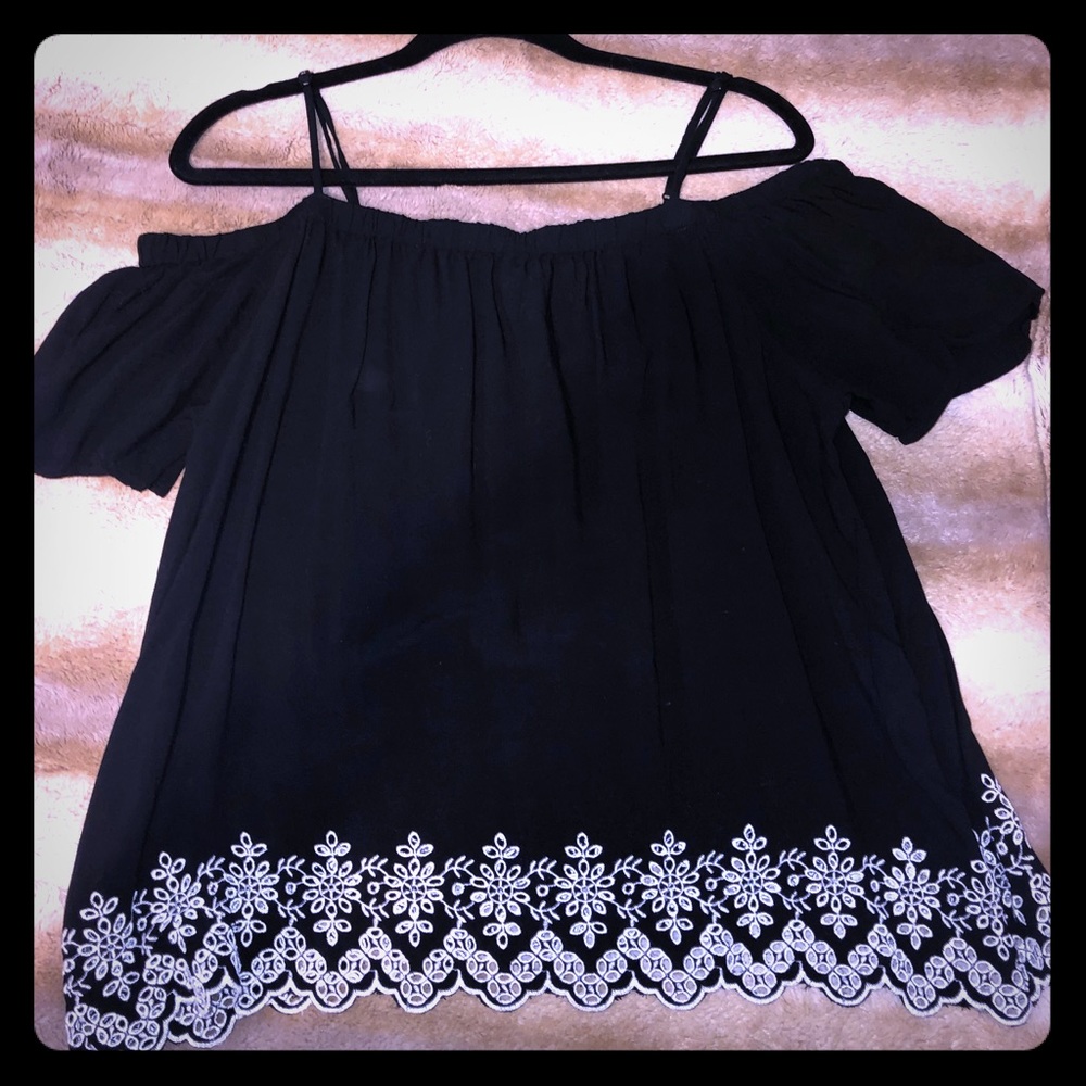 Off-the-shoulder top